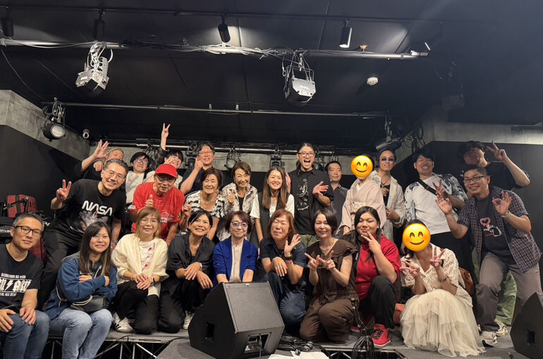 合同発表会2026 全部の曲を終えたステージ上の集合写真